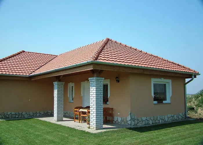 和瓦帕特公寓 * Bük